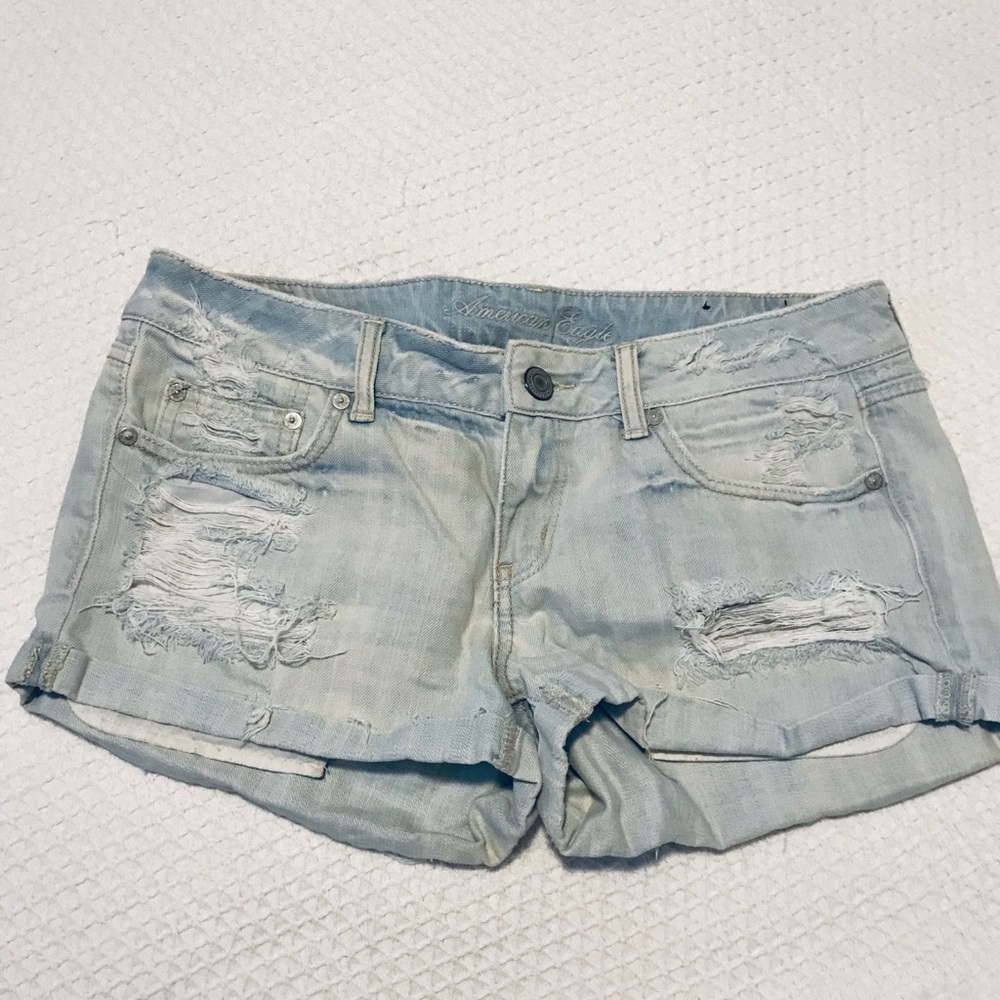 American Eagle distressed denim jeans